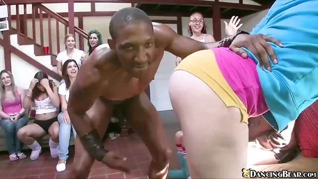 XXX कोई पंजीकरण  3 हेनतई राजा और रानी पर पिक्चर सेक्सी में गर्म बकवास